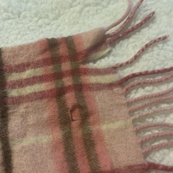 Authentic Burberry Pink Scarf 100% Cashmere - Picture 4 of 4